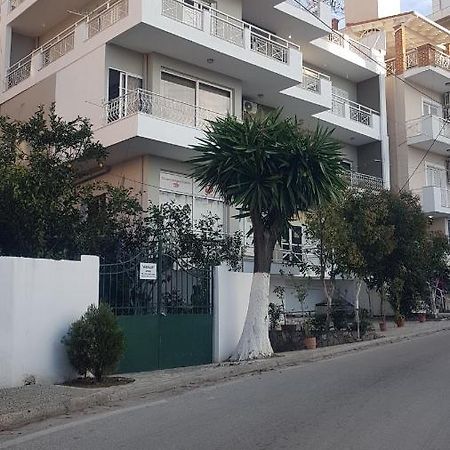 Aralis Rooms Sarandë Buitenkant foto