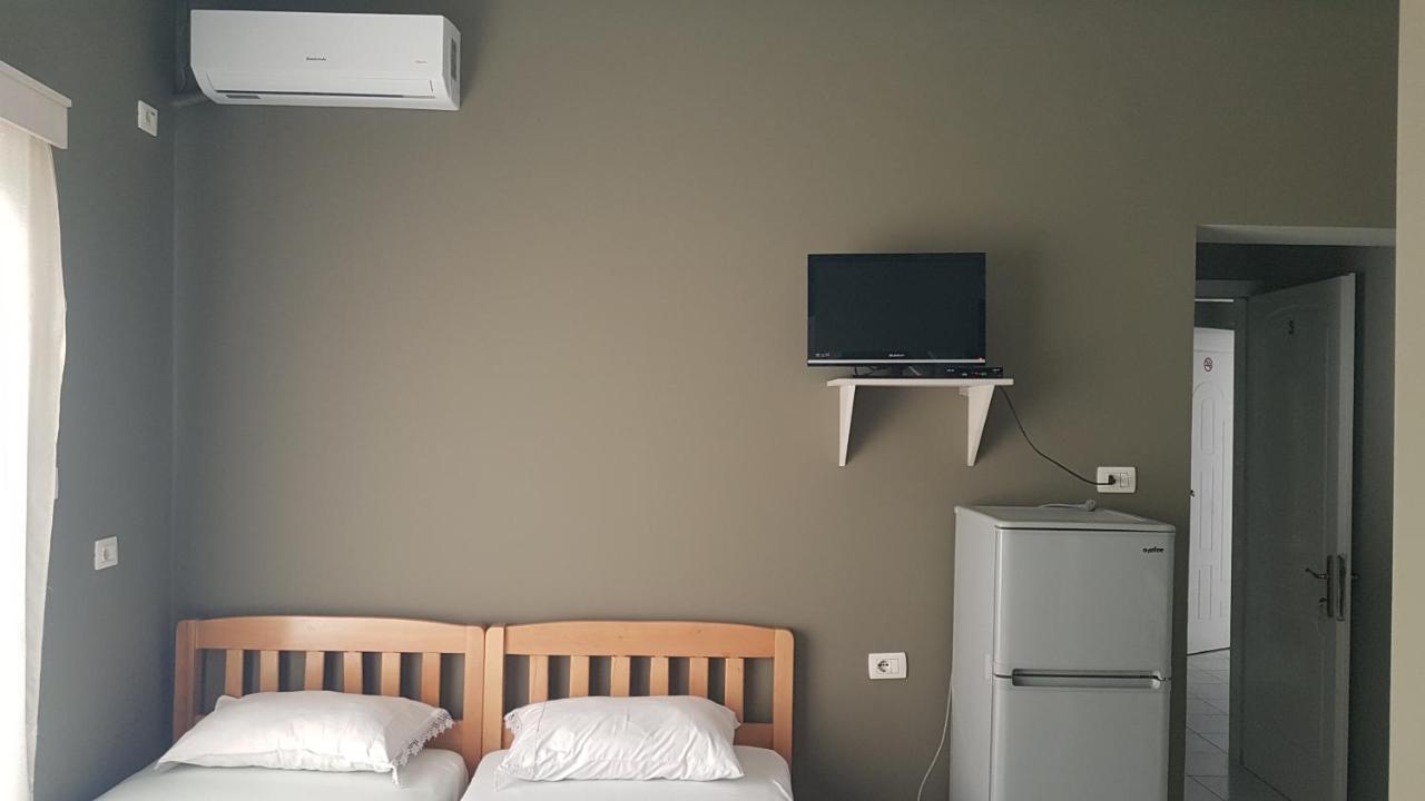 Aralis Rooms Sarandë Buitenkant foto