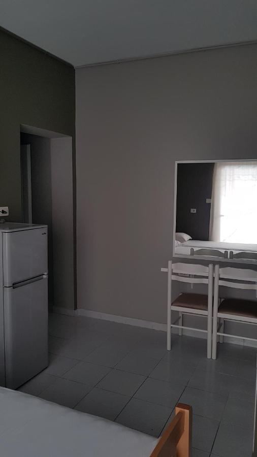 Aralis Rooms Sarandë Buitenkant foto