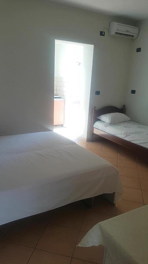 Aralis Rooms Sarandë Buitenkant foto