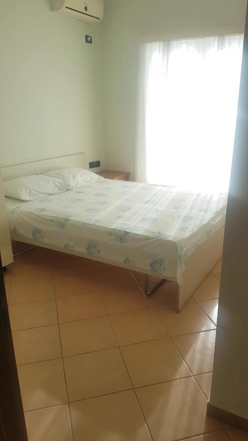 Aralis Rooms Sarandë Buitenkant foto